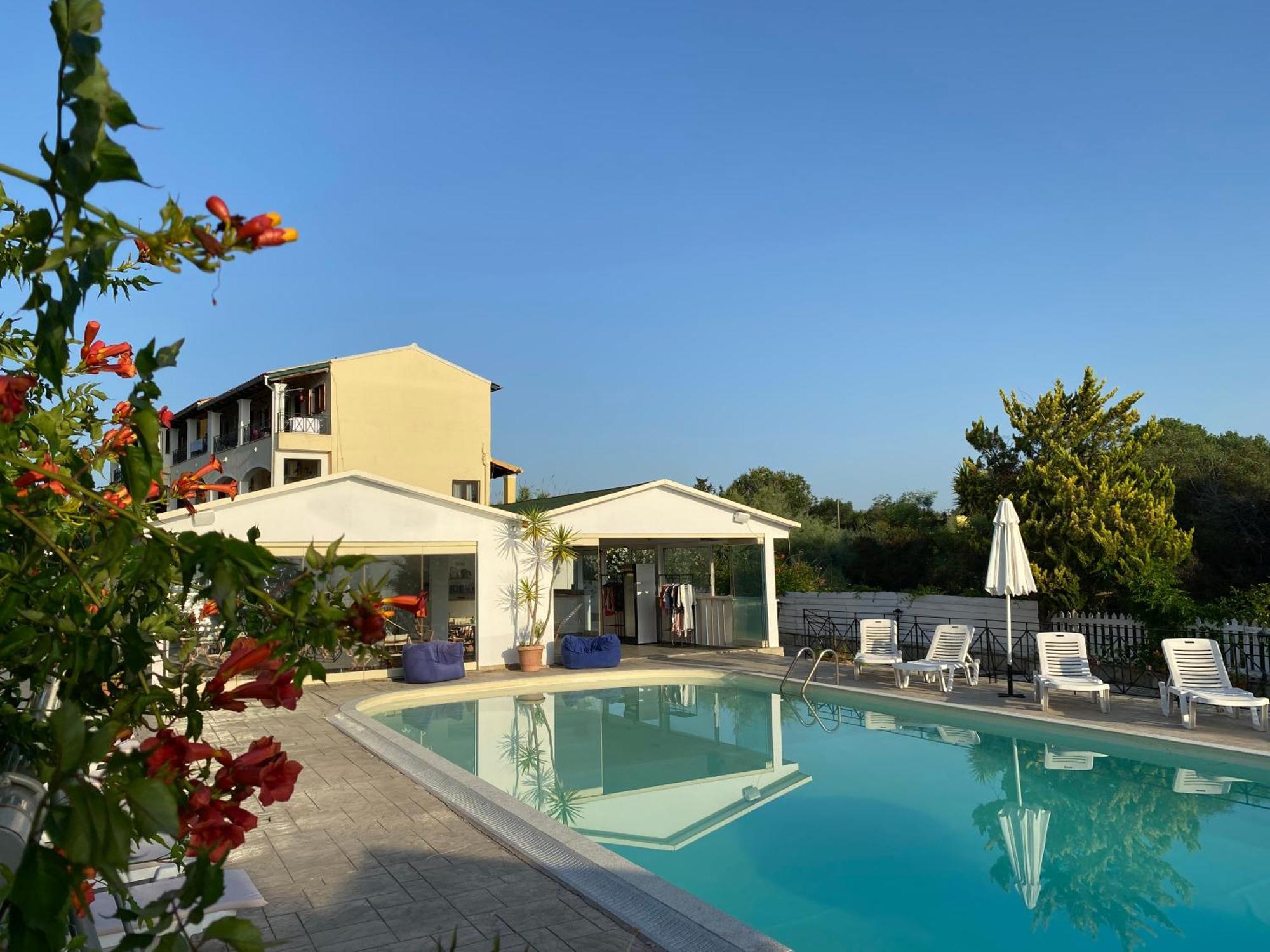 Blue Waves Corfu Aparthotel Kávos Eksteriør bilde